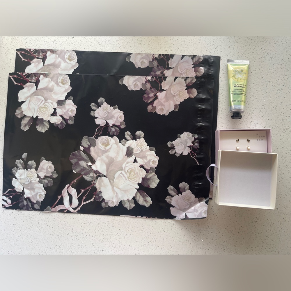 Lot: 2 Pair of Earrings, 2 Polymailers, & Body Shop Hand Cream